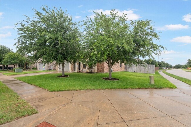 Foto del edificio - 4161 Shallow Creek Loop