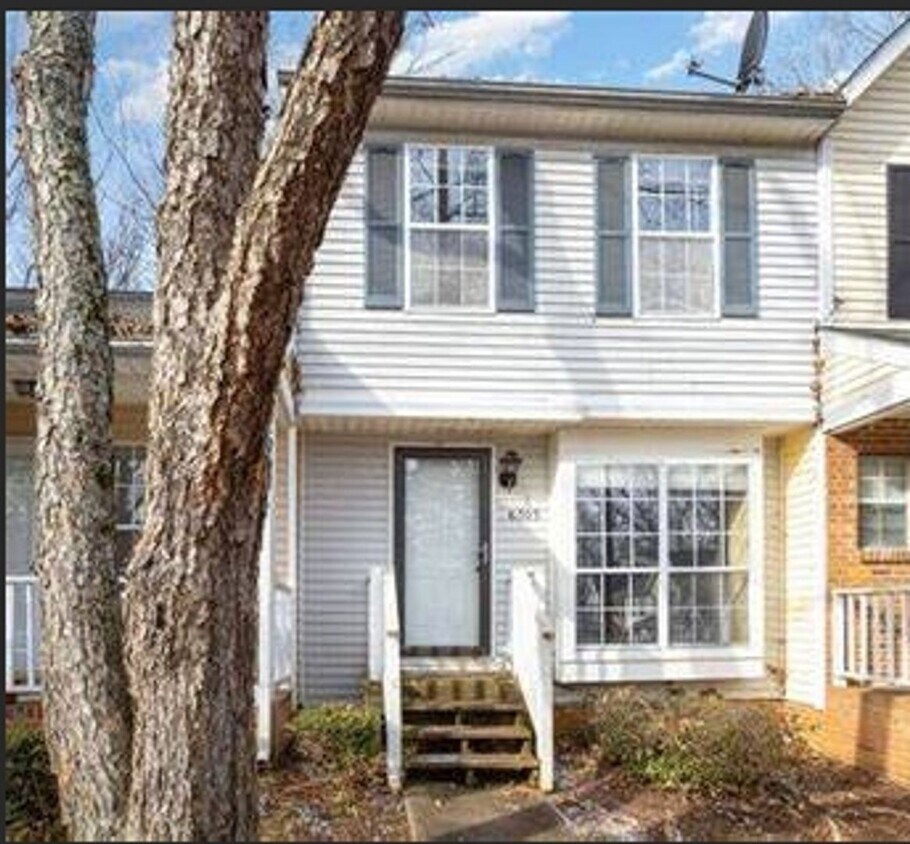 Foto principal - Coming Soon! 2 Bedroom Townhouse