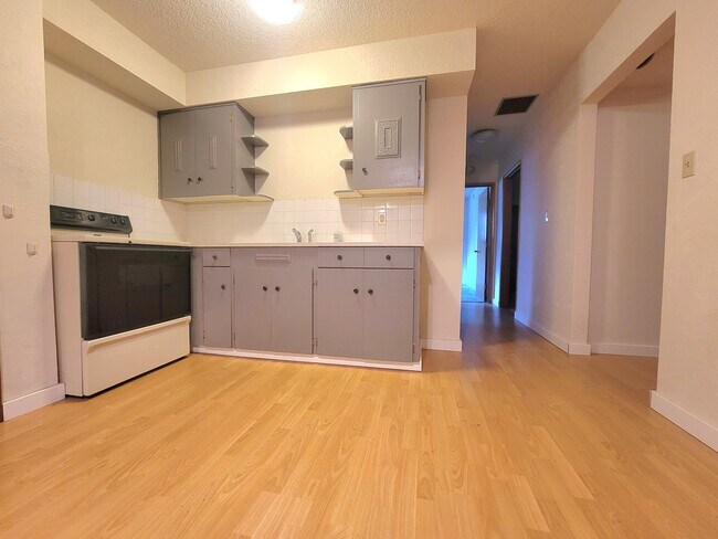 Kitchen - 6202 SE Jennings Ave