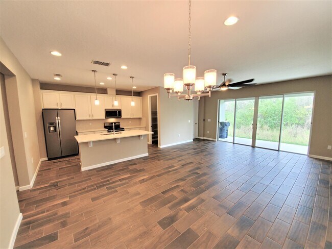 Building Photo - 257 Summershore Dr