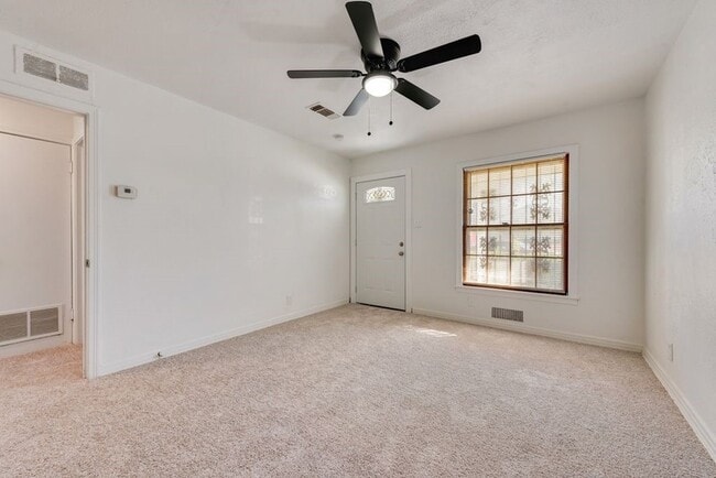 Photo - 1233 Marion Avenue Unit House