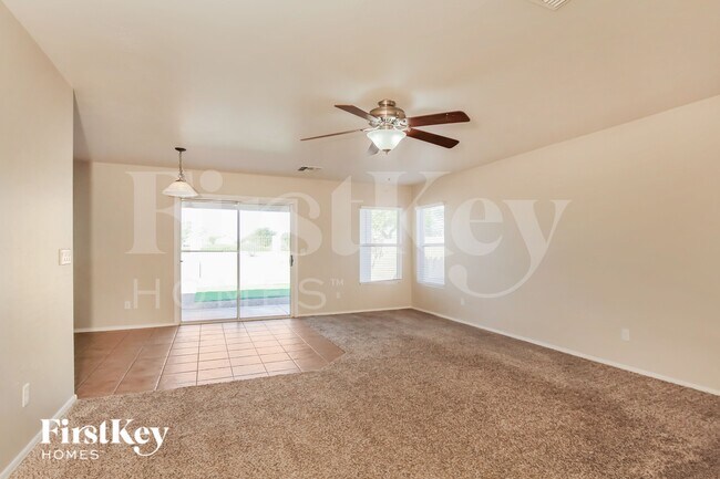 Foto del edificio - 850 S 223rd Ln
