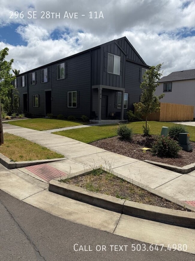 Building Photo - 296 SE 28th Ave