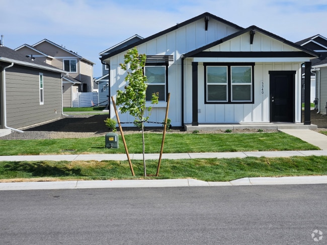 Building Photo - 5340 E Norma Ave