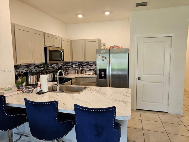 Building Photo - 751 SW 11th St