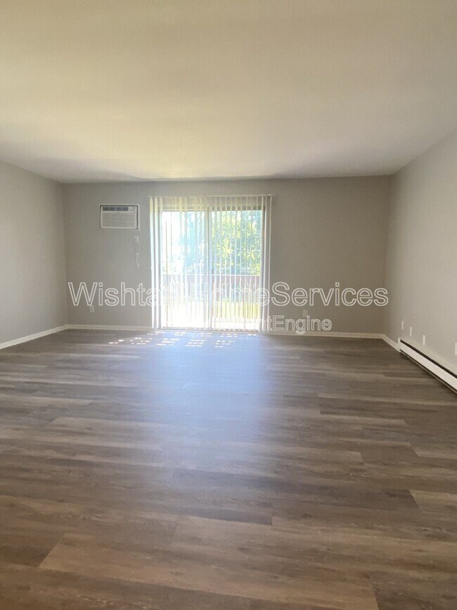 Foto del edificio - 218 Charleston Blvd