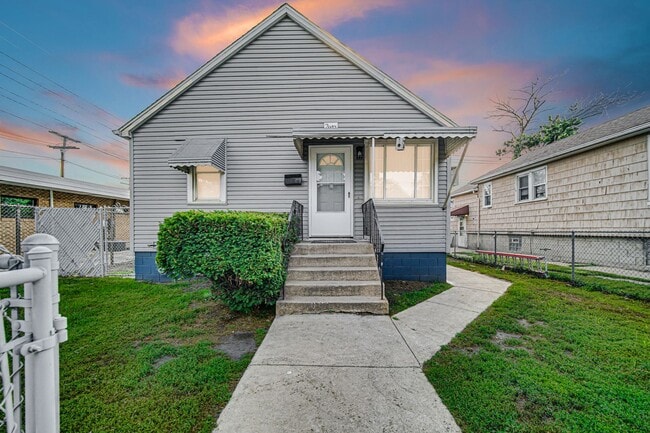 Building Photo - 2 Bedroom 1 Bathroom House for Rent!