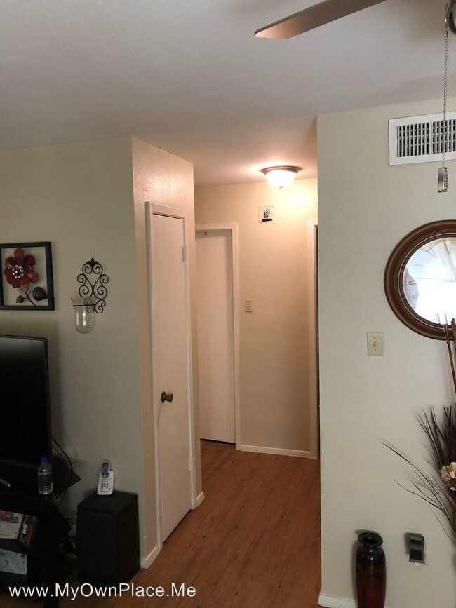 Building Photo - 2 br, 1.5 bath Apartment - 1407 Windsor