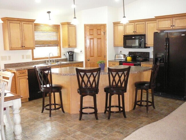 Foto del edificio - Beautiful 4 Bed Twin Home
