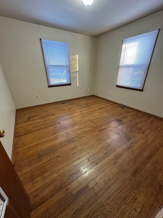 Building Photo - 2 Bedroom, 2 Bathroom House