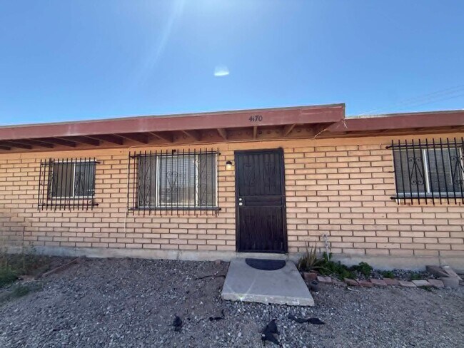Foto del edificio - 4170 E 32nd St