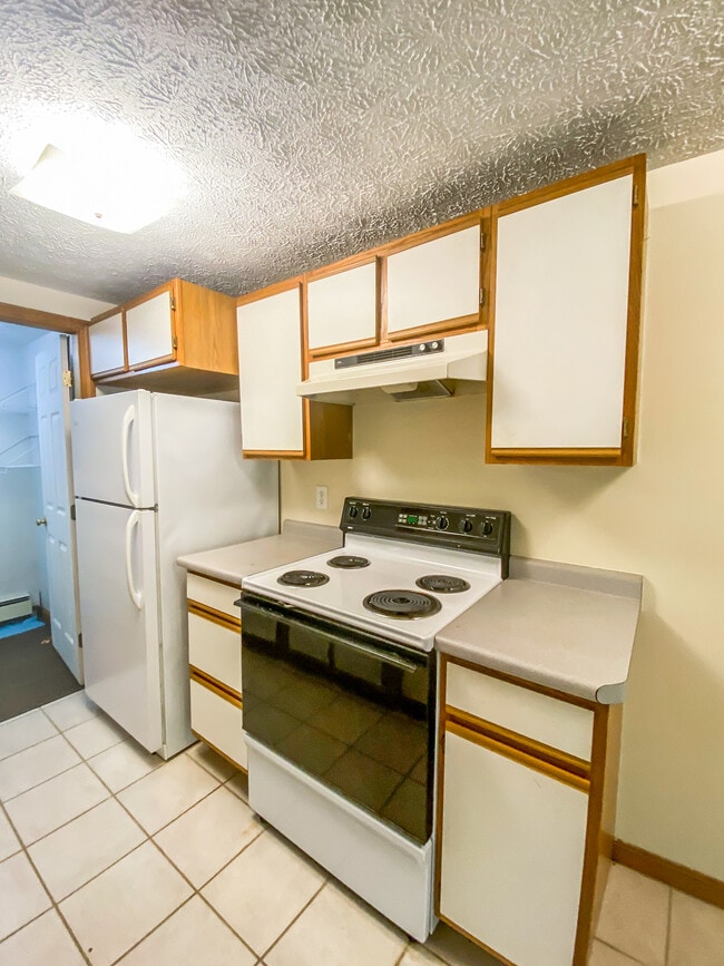 Building Photo - 10 Dumas Dr