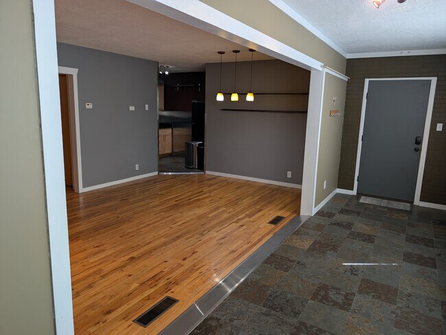 Photo - 1935 Douglas St Apartment