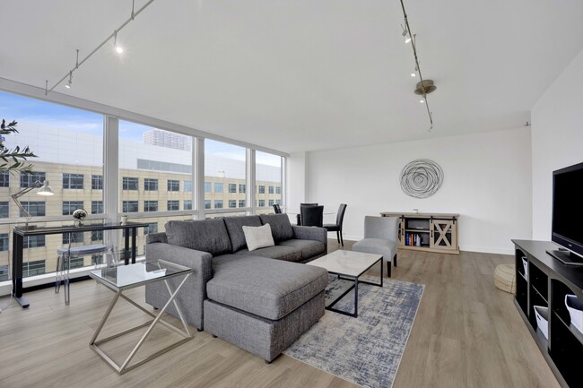 Building Photo - 340 W Diversey Pkwy