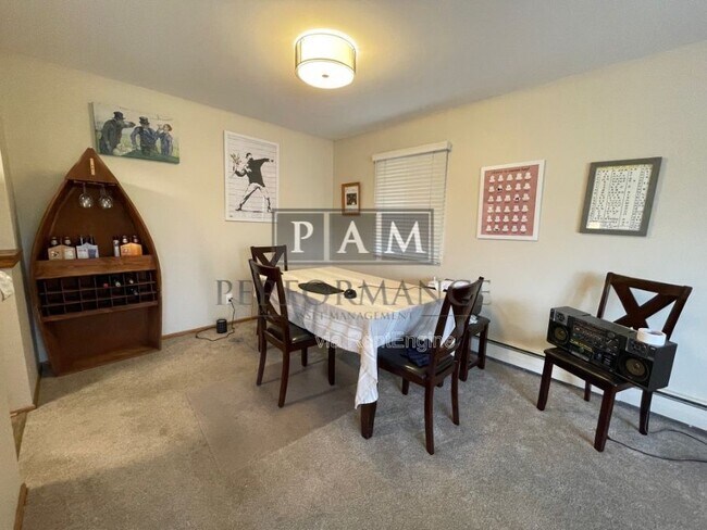 Foto del edificio - 4434 N Oakland Ave