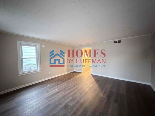 Building Photo - One Bedroom House | Now Available