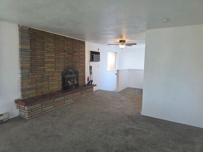 Building Photo - 3 bed 1 bath w/ detached garage in Ephrata