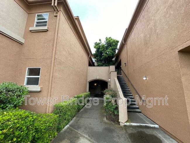 Building Photo - 1900 Danbrook Dr
