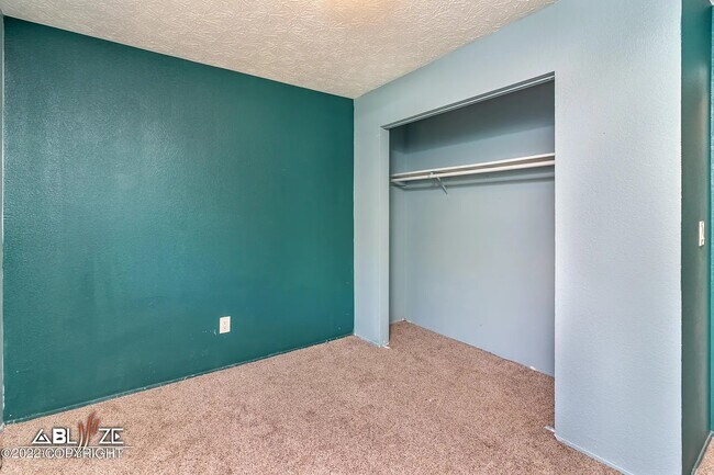 Foto del edificio - 7541 Peck Ave