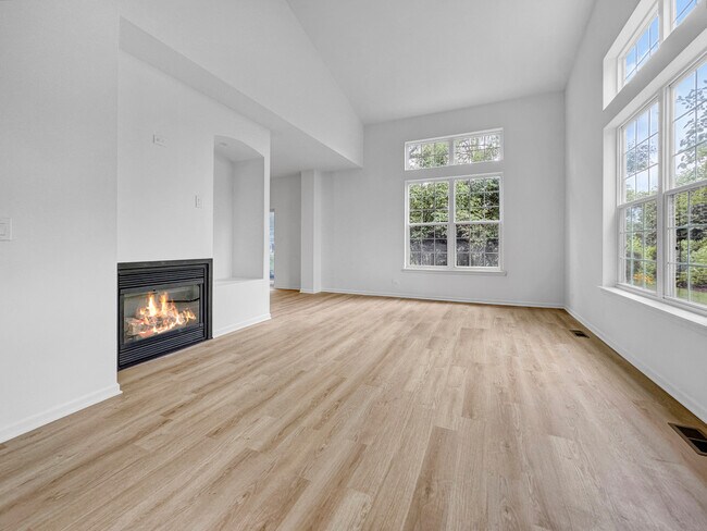Building Photo - 1089 Ellsworth Dr