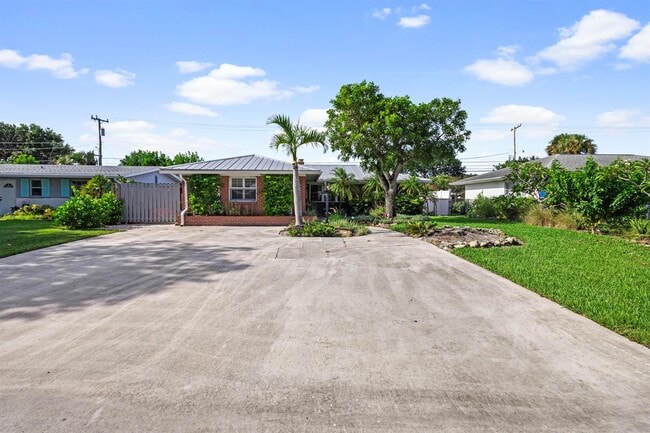 Building Photo - 327 Riverside Dr