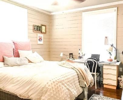 Photo - 301 Ayrshire St House