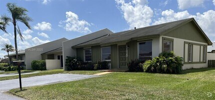 Building Photo - 11020 SW 124th Ct