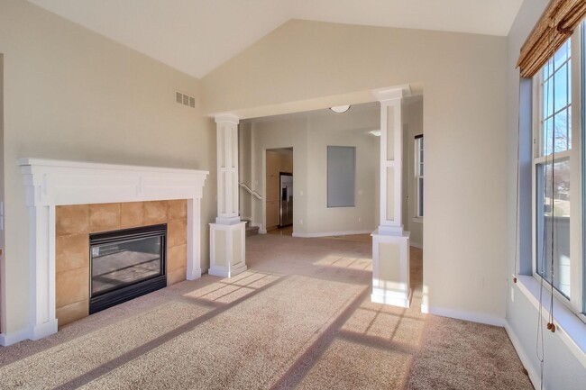 Foto del edificio - 4 Bedroom townhome in Broomfield