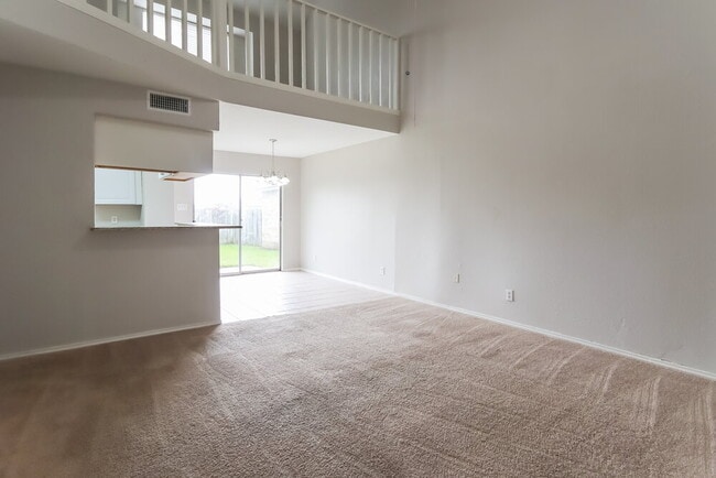 Foto del edificio - 16111 Rosenridge Dr