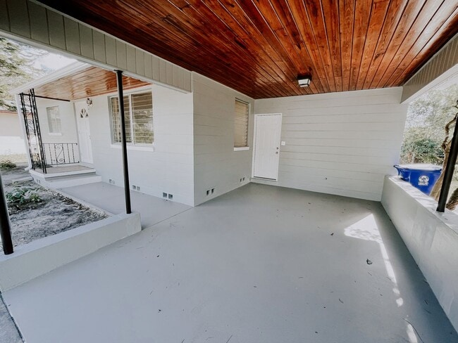 Foto del edificio - 3/1 AVAILABLE NOW!