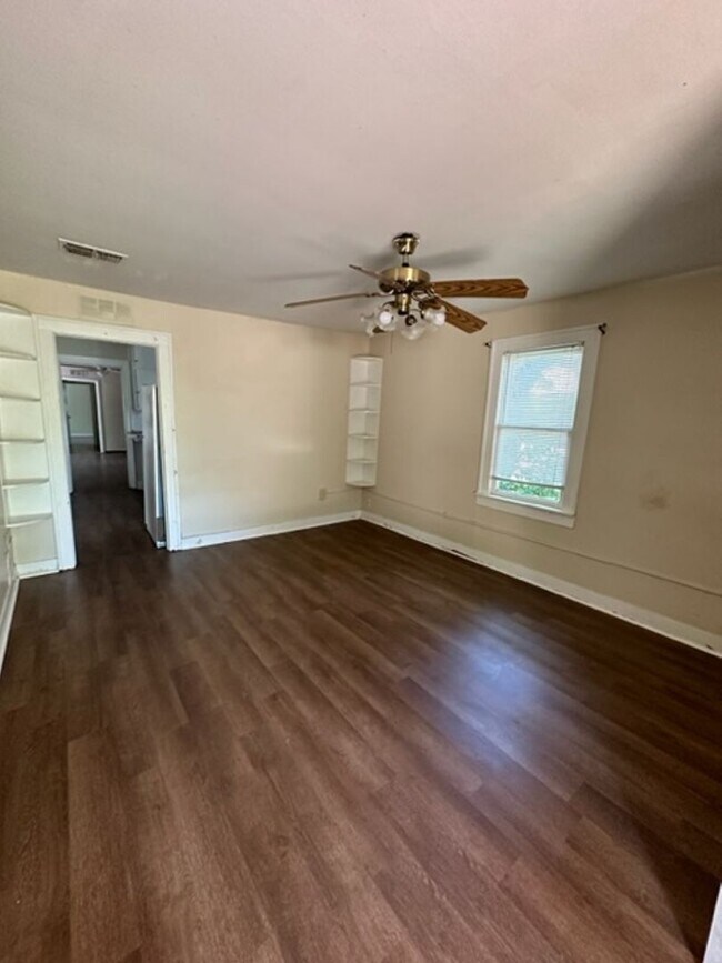 Building Photo - 934 Ballinger