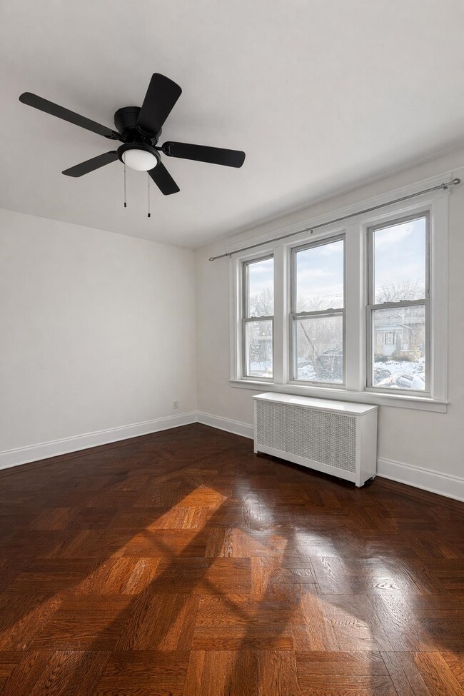 Building Photo - 391 Delano Pl
