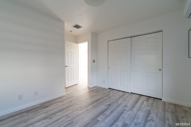 Building Photo - 4Bd/3Ba 1,928 Sqft Single Family Home In K...