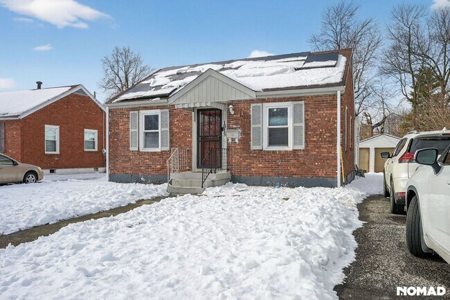 Building Photo - 1015 W Indian Trail