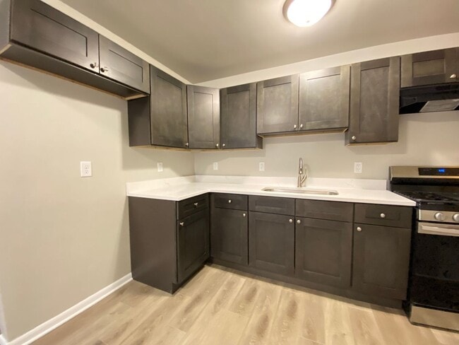 Building Photo - 2 Bedroom Home In Gary