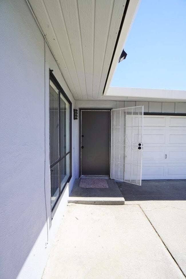 Building Photo - 6548 Stoneman Dr