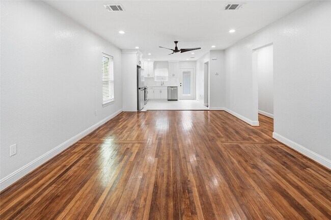 Foto del edificio - 318 2nd St N