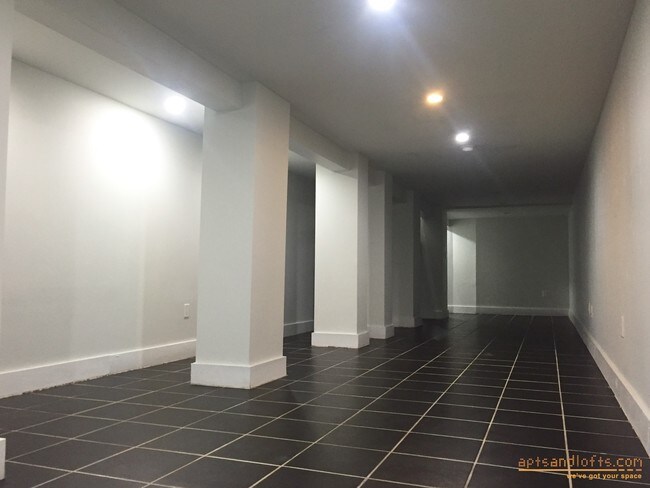 Building Photo - 133 Patchen Ave