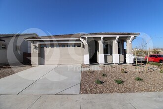 Building Photo - 5716 S Romano