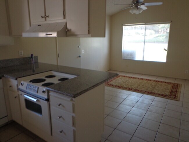 Foto del edificio - 1225 Vista Serena Ave