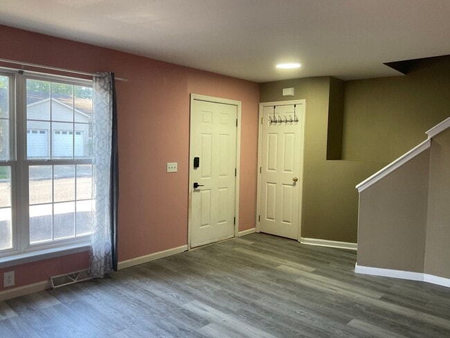 Building Photo - 38 Woodmyre Ln