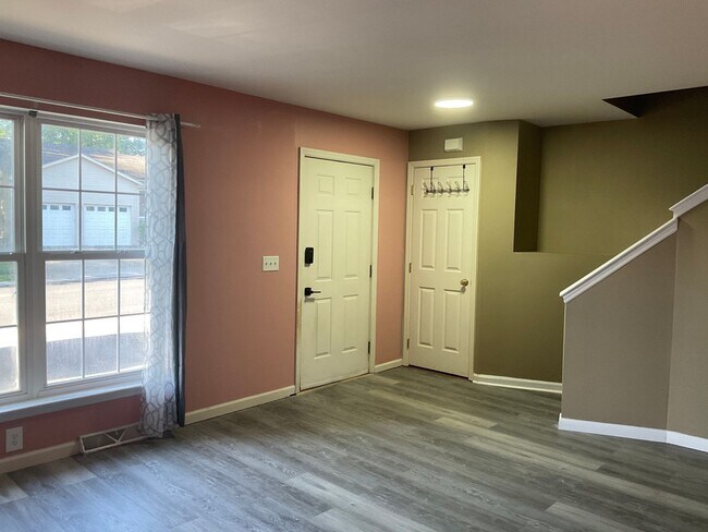 Foto del edificio - 38 Woodmyre Ln