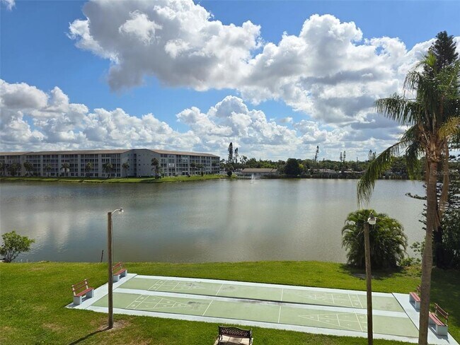 Foto del edificio - 3917 Lake Bayshore Dr