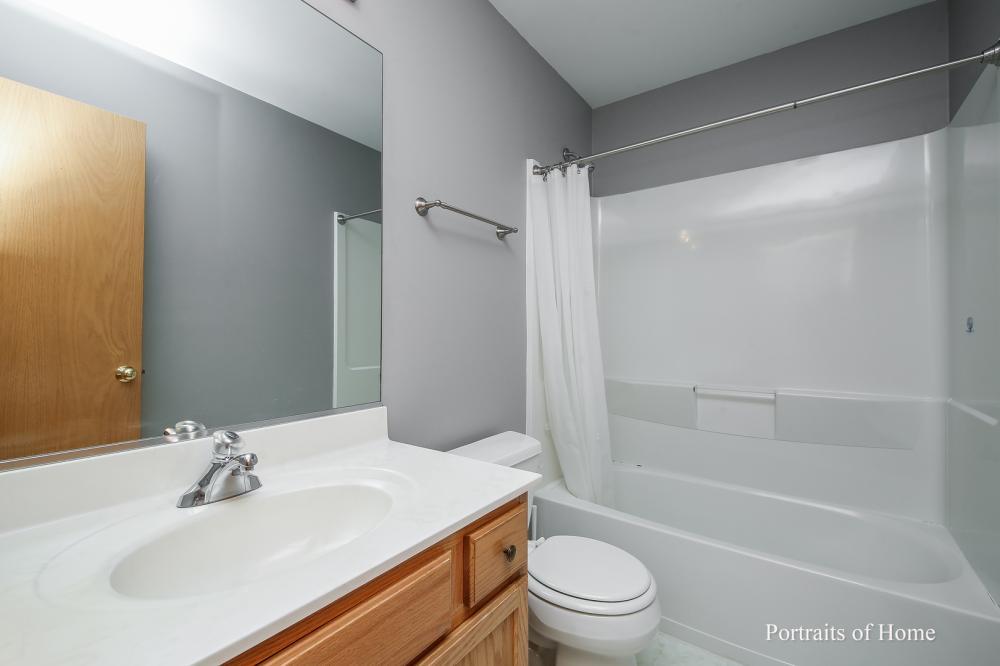 Foto principal - 4 bedroom in Aurora IL 60502