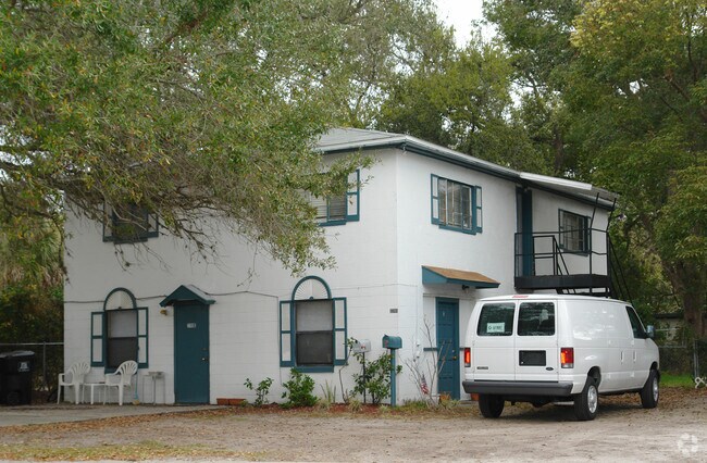 Foto del edificio - 3705 Edgewater Dr