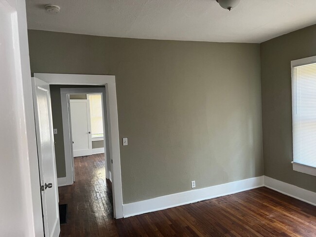 Foto del edificio - MOVE IN SPECIAL AVAILABLE!! CLEAN, READY F...