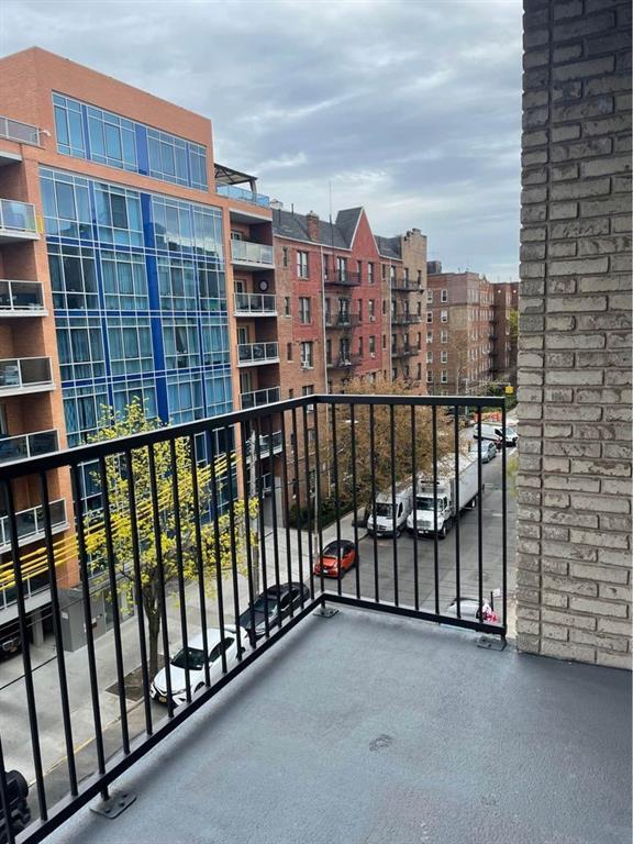 Foto del edificio - 1670 E 19th St