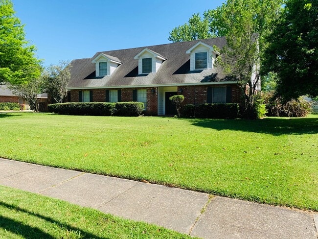 Single Family 4 BR 3.5 BA 0.7 Acres Water Front - Single Family 4 BR 3.5 BA 0.7 Acres Water Front House