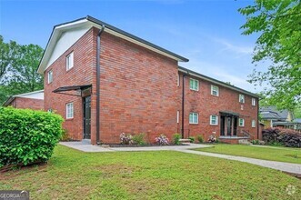 Building Photo - 1060 Oak St SW