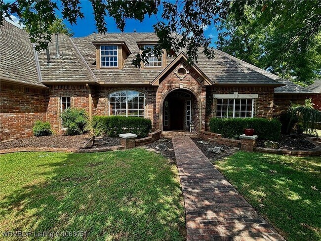 Foto del edificio - 1801 Oak Forest Dr